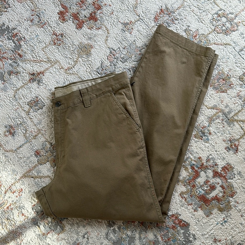 Columbia Men’s 38x32 Flex ROC pants beige/khaki straight leg. Like new condition